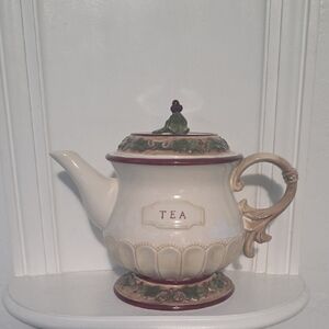 Vintage Christmas Winter Teapot Berrys And Garland.